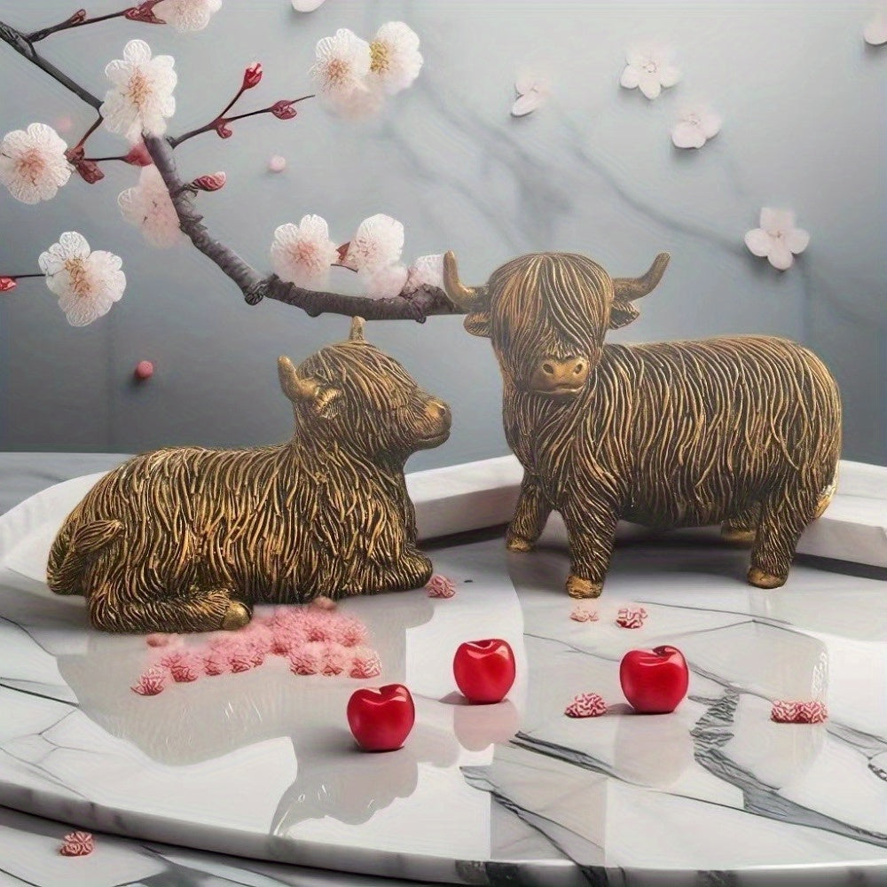 BrassBovines | Set van 2 Highland Cow-beeldjes – Ornamenten van hars met gouden messing afwerking