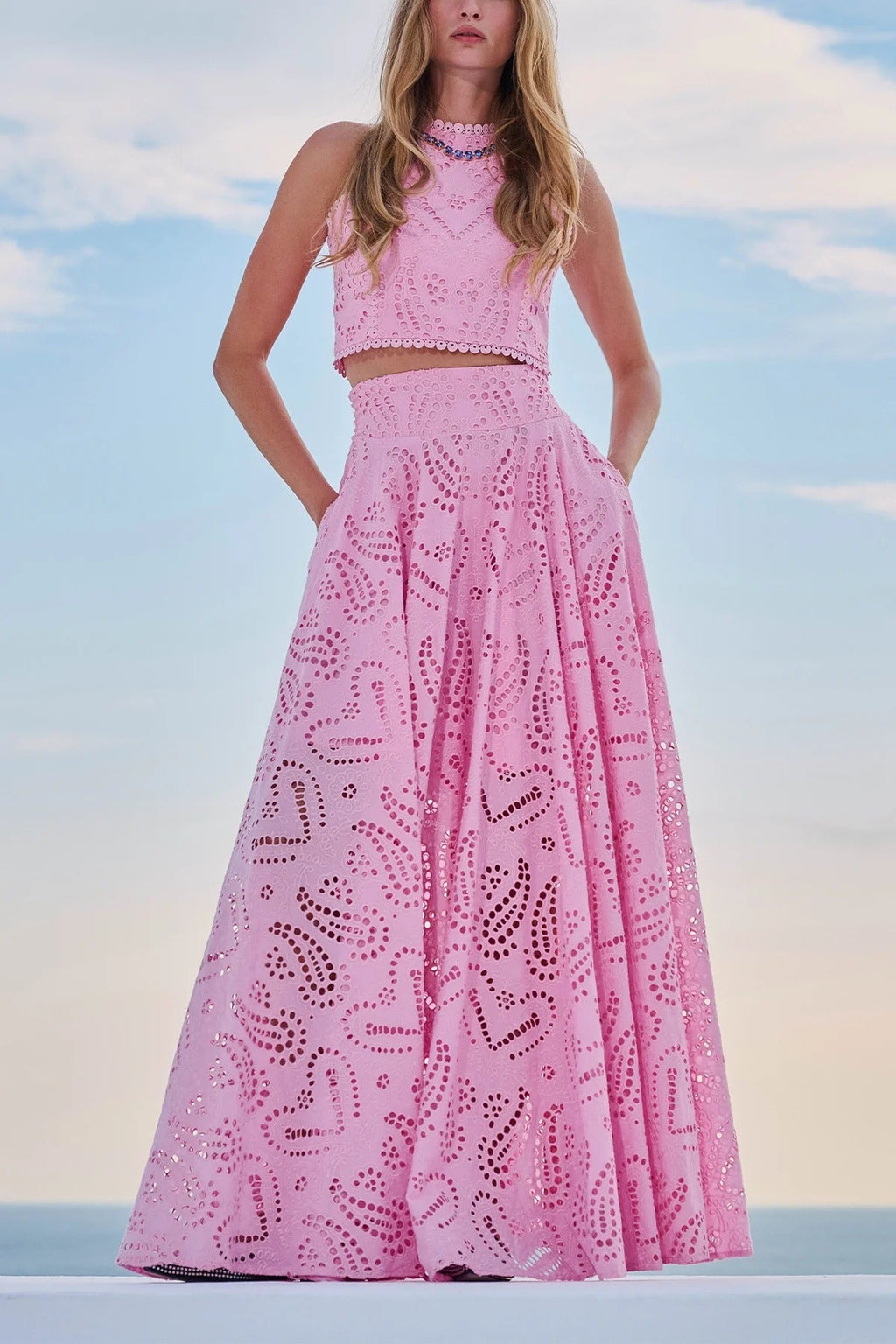 Vyra | Croptop voor dames – mouwloze top met geborduurd kant, boho zomerse casual en festival outfit