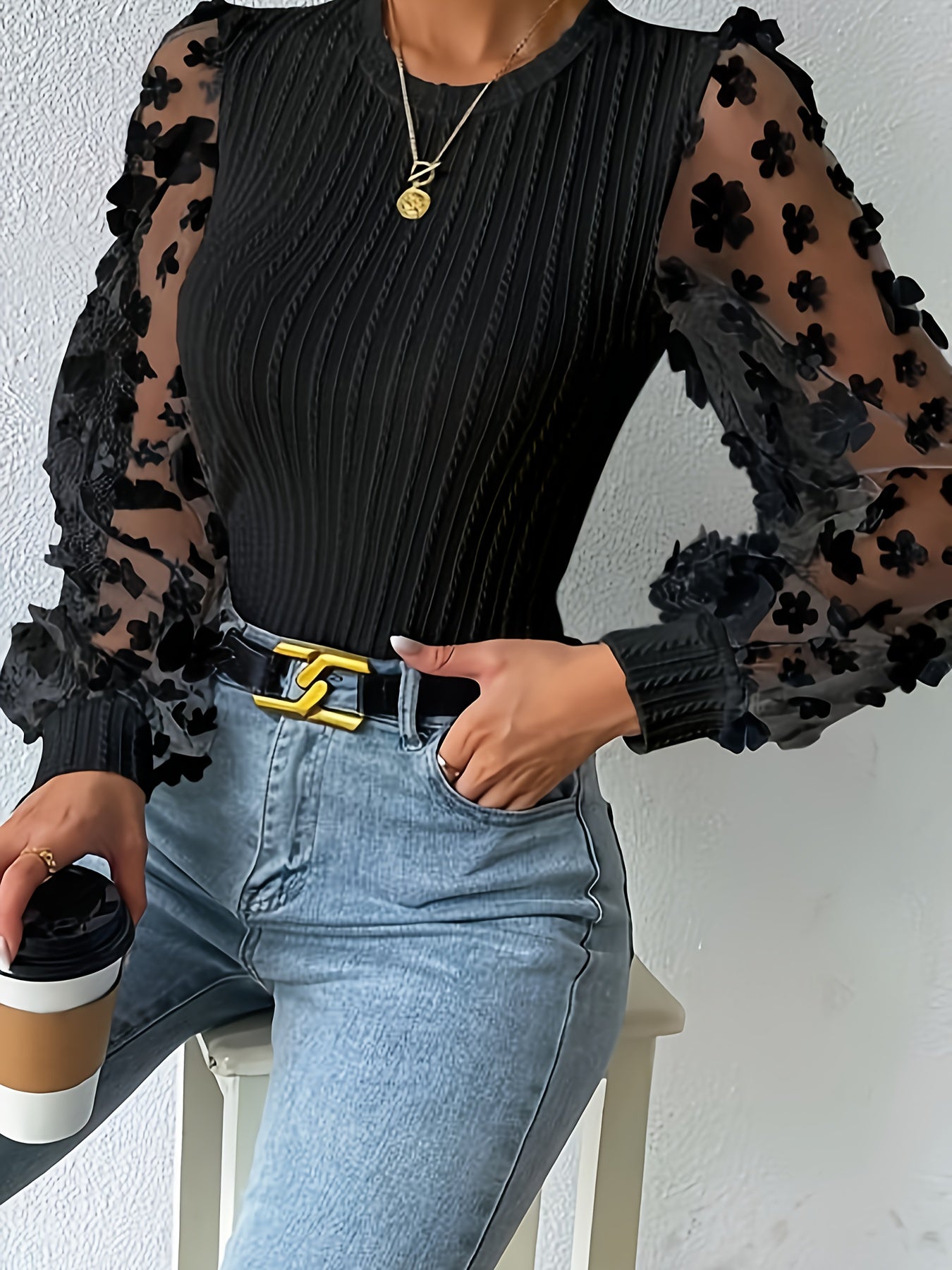 Delyssa | Damesblouse met structuur en ronde hals – met lichtgewicht mesh-details