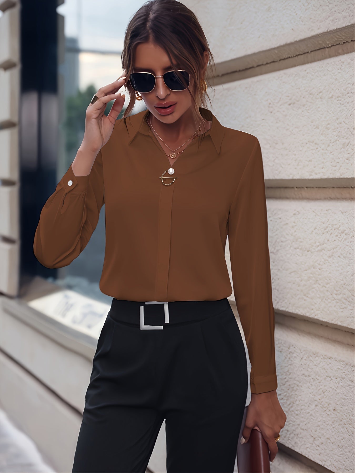 Nira | Damesblouse met parelknopen – Elegant casual overhemd met slanke pasvorm