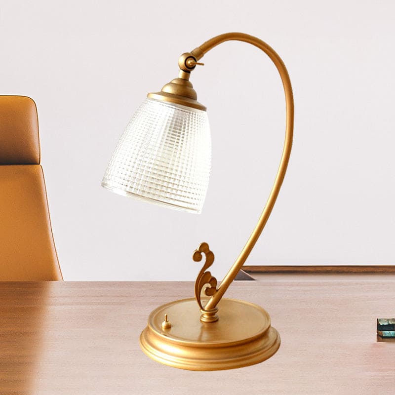 RetroGleam | Tijdloze stralende lamp met gouden afwerking