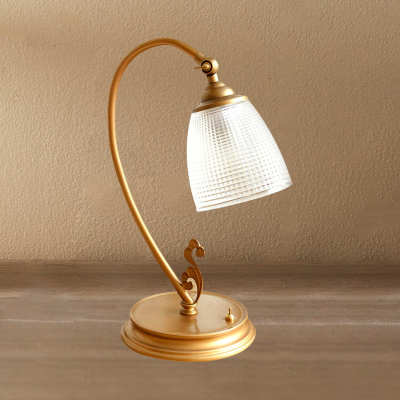 RetroGleam | Tijdloze stralende lamp met gouden afwerking