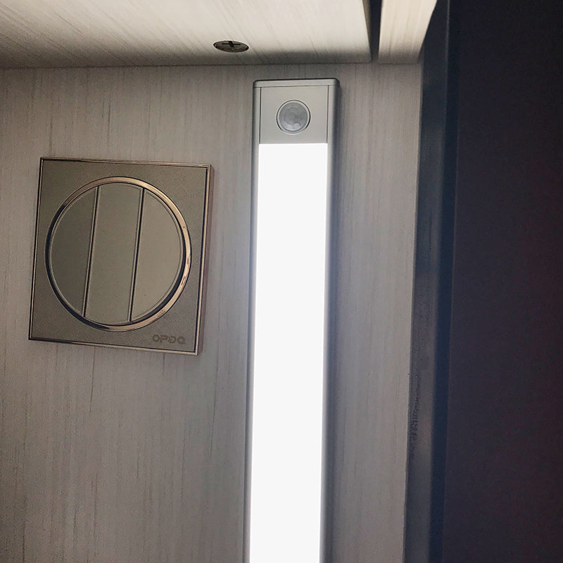 SlimBeam | Ultradunne LED kastlamp met bewegingssensor - Draadloos, Oplaadbaar