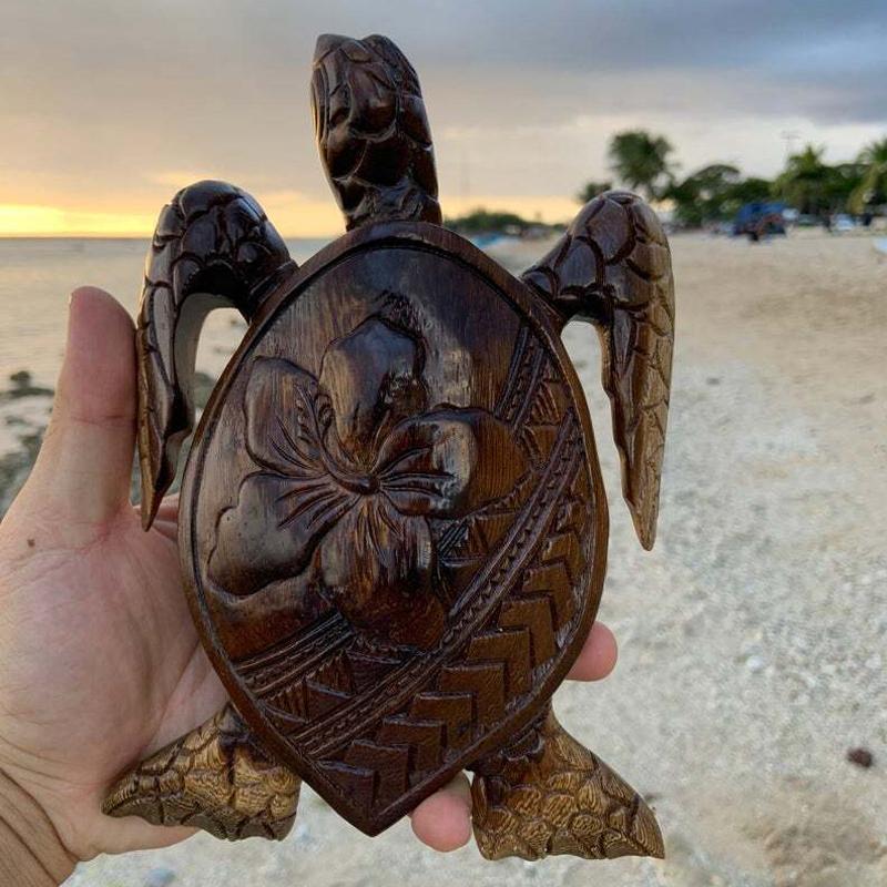 TimberShell | Houten schildpad ornament – Handgemaakt houten beeldhouwwerk, Hawaiiaanse stijl, decoratief beeldje
