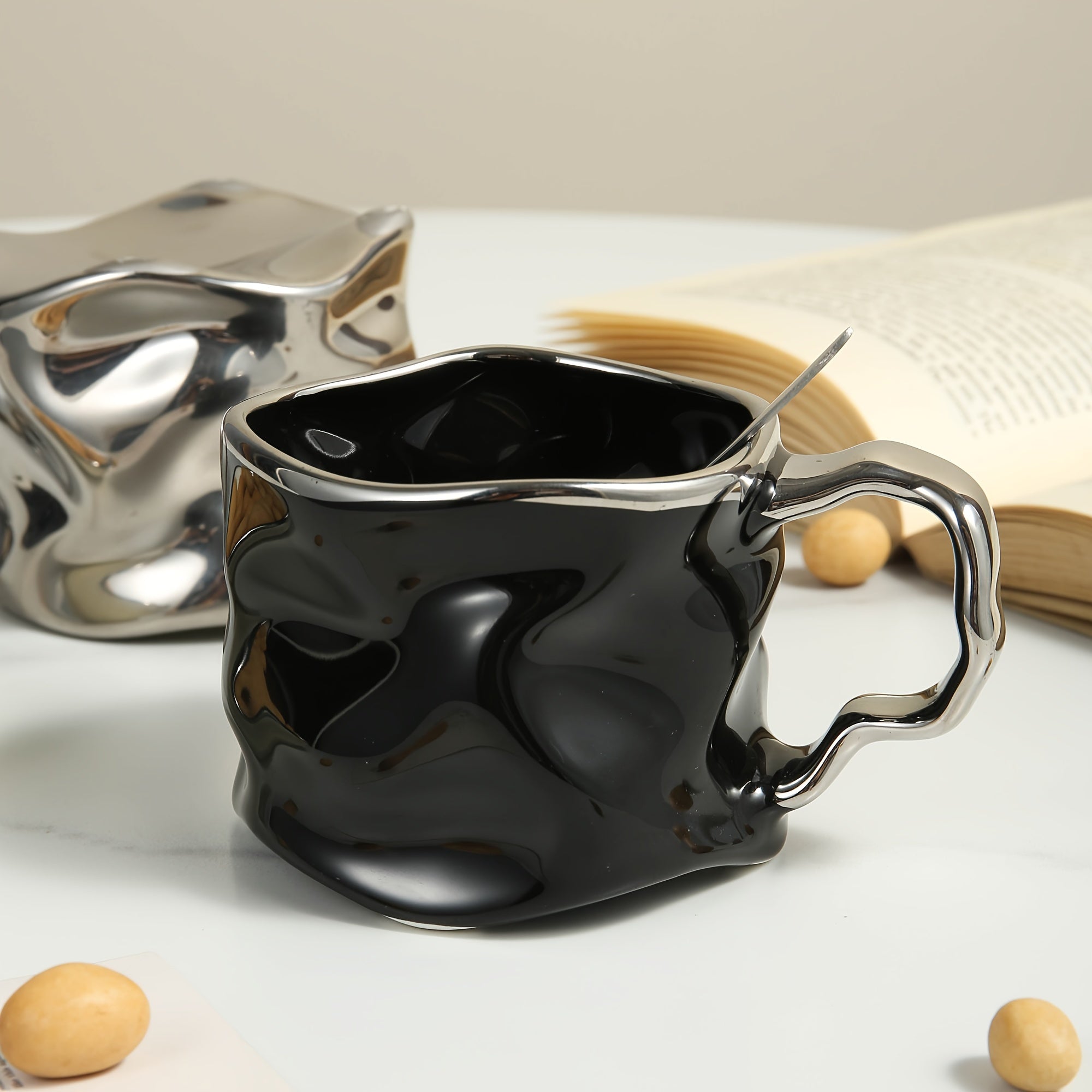 CrumbleMug | Creatieve gekreukelde keramische koffiemok met handvat – uniek gedraaid ontwerp