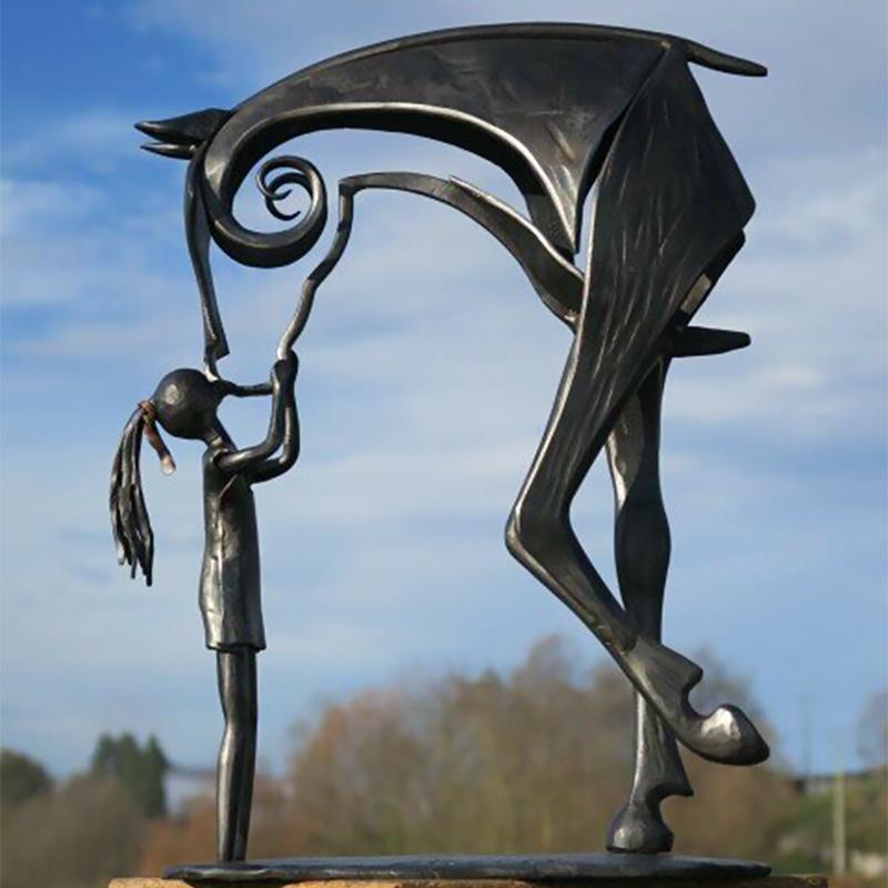 Equestro | Tuinpaardbeeldhouwwerk - Decoratief metalen buitenpaardbeeld voor in de tuin