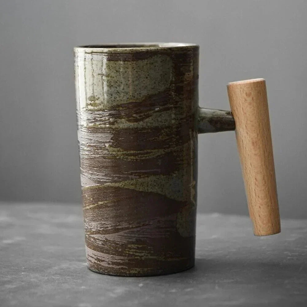 NordBrew | Nordic keramische mok – minimalistische koffiekop met houten handvat, modern Scandinavisch design