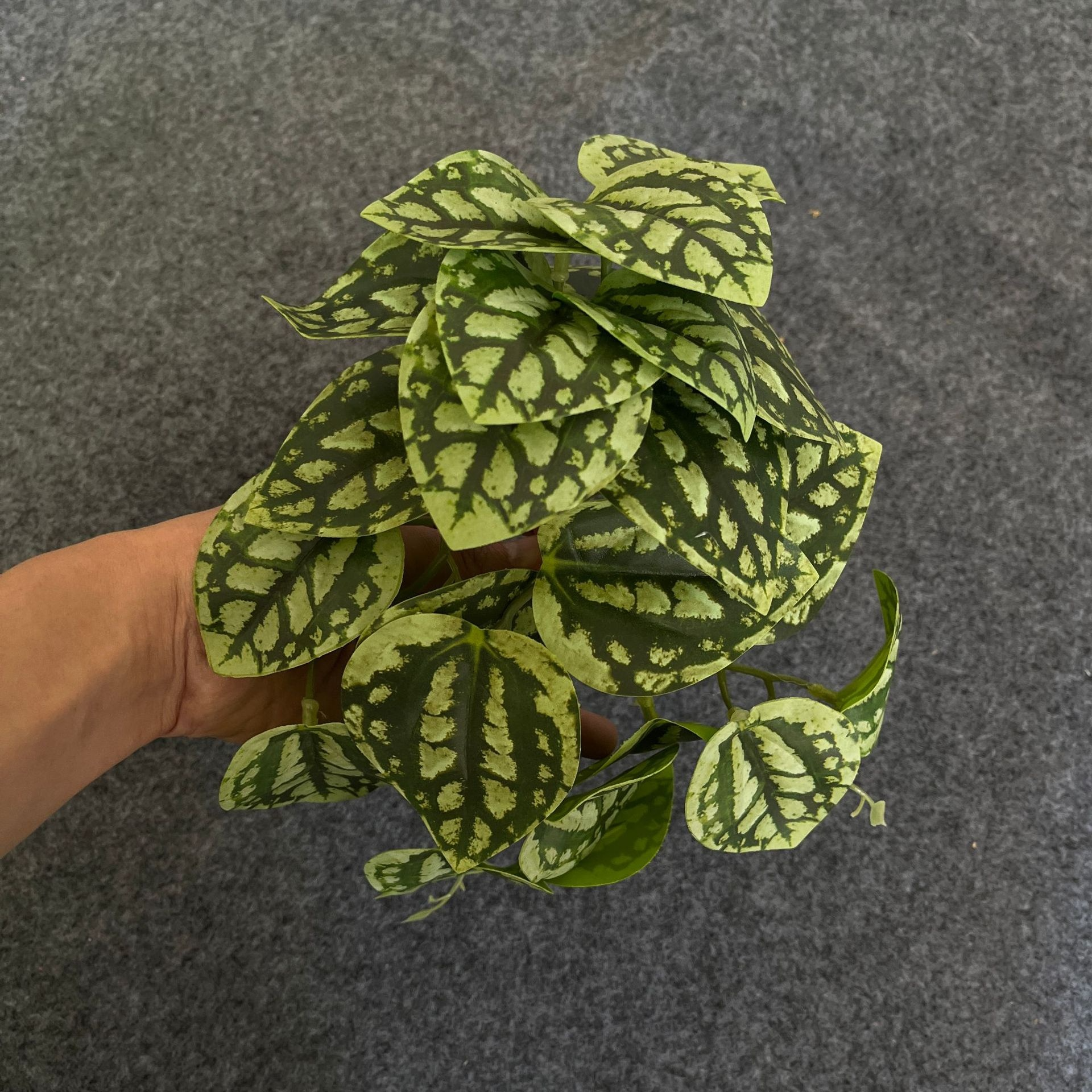 VertaLeaf | Kunstmatige hangende begroeiing – Realistische kunstplanten voor binnen en buiten