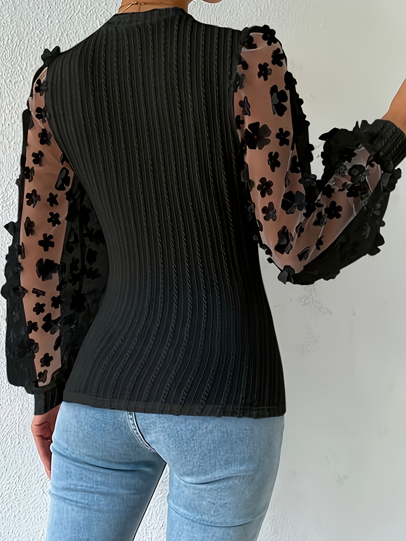 Delyssa | Damesblouse met structuur en ronde hals – met lichtgewicht mesh-details