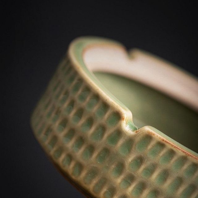 AshVault | Handgemaakte Retro Asbak met Deksel - Vintage Keramisch Rookbakje