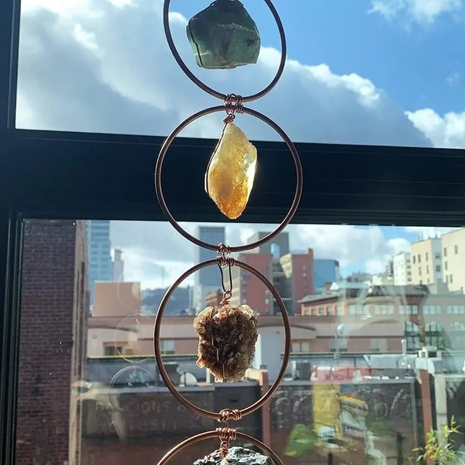 AuraCharm | 7 Chakra Hangend Ornament – Helende Kristallen Decoratie, Positieve Energie, Meditatie