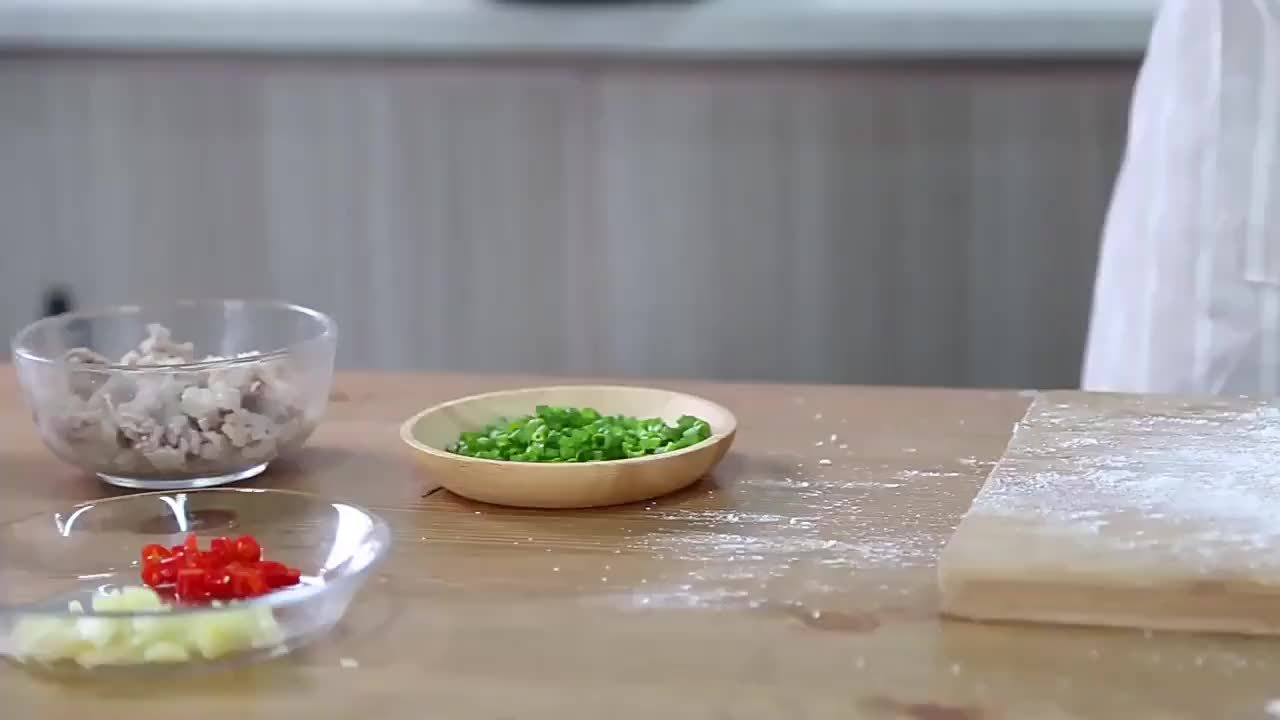 NoodleMate | Roestvrijstalen pastapers – Handmatige keukenpastamaker met 5 mallen