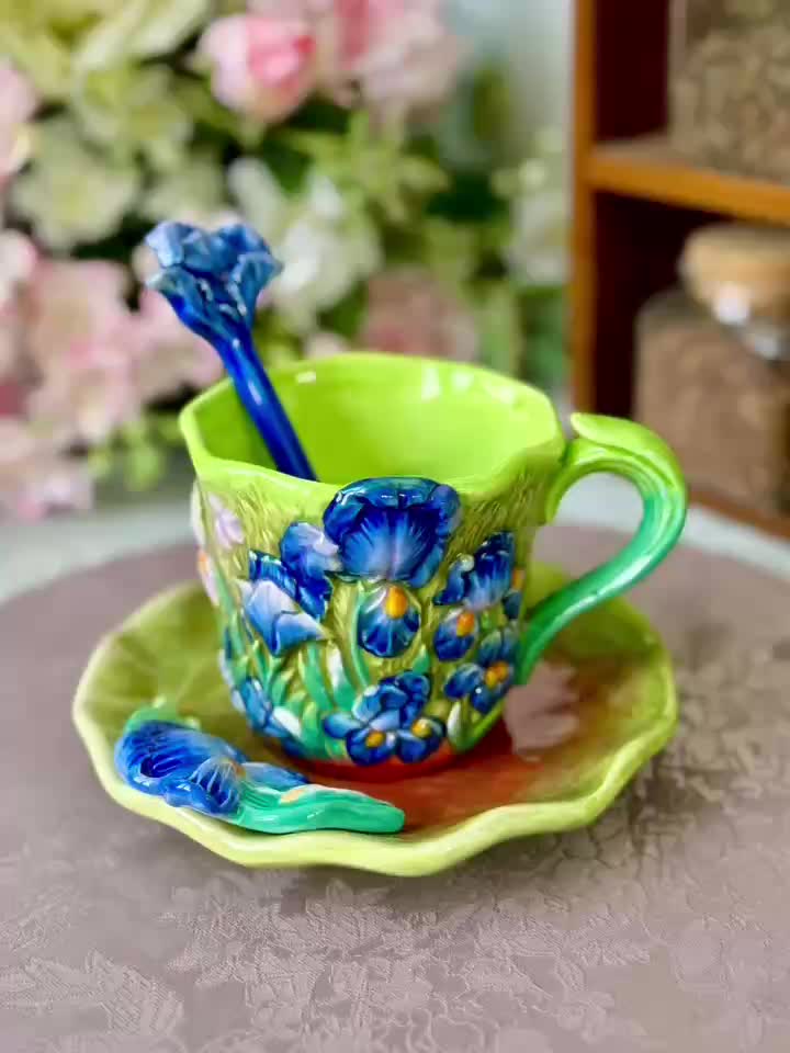 ImpreSip | Handgeschilderde Van Gogh keramische kop en schotel set – 3D zonnebloemen, irissen en sterrennachtontwerp