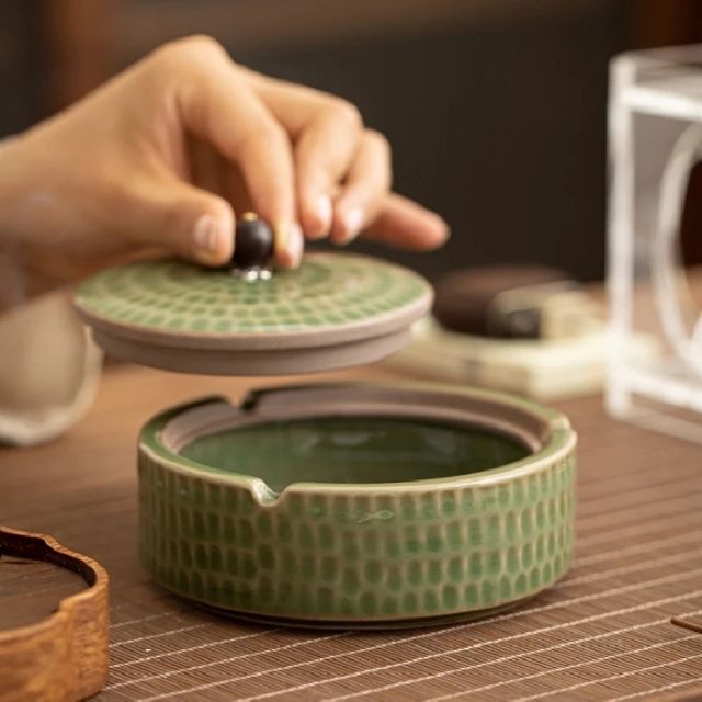 AshVault | Handgemaakte Retro Asbak met Deksel - Vintage Keramisch Rookbakje