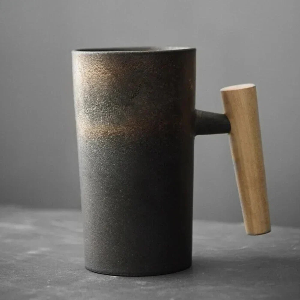 NordBrew | Nordic keramische mok – minimalistische koffiekop met houten handvat, modern Scandinavisch design