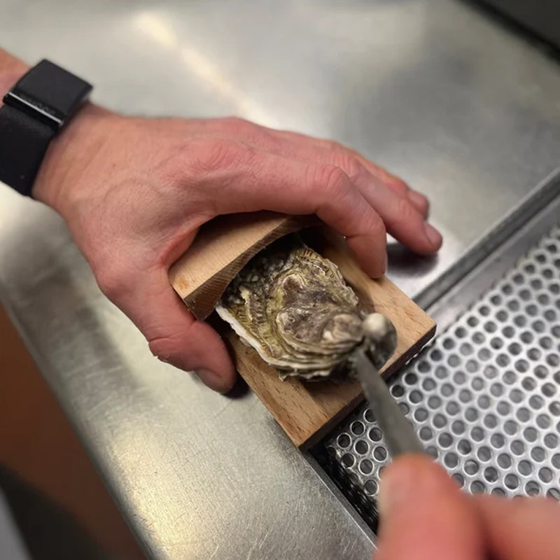 ClamGuard |  Houten handgreep voor oestersnippers - Veilige oesteropener