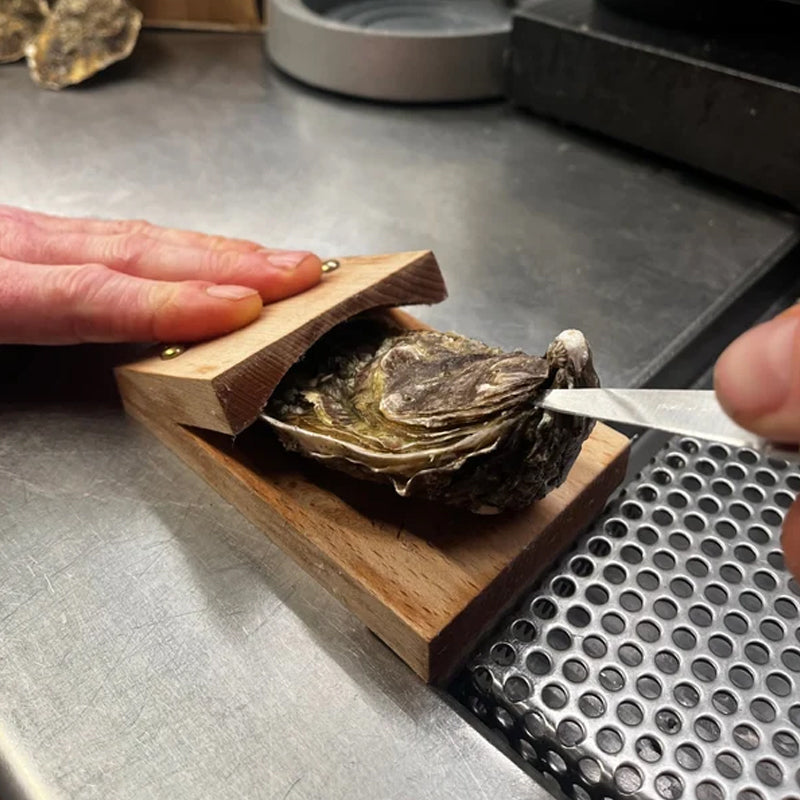 ClamGuard |  Houten handgreep voor oestersnippers - Veilige oesteropener