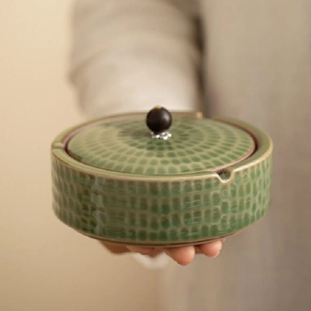 AshVault | Handgemaakte Retro Asbak met Deksel - Vintage Keramisch Rookbakje