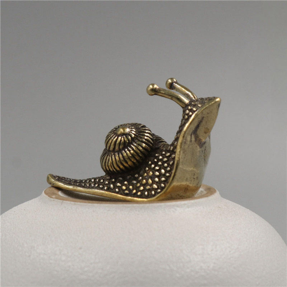 RetroSnail | Vintage slakkenbeeldje – Retro woon- en tuindecoratie, metalen slakkenbeeldje voor op het bureau