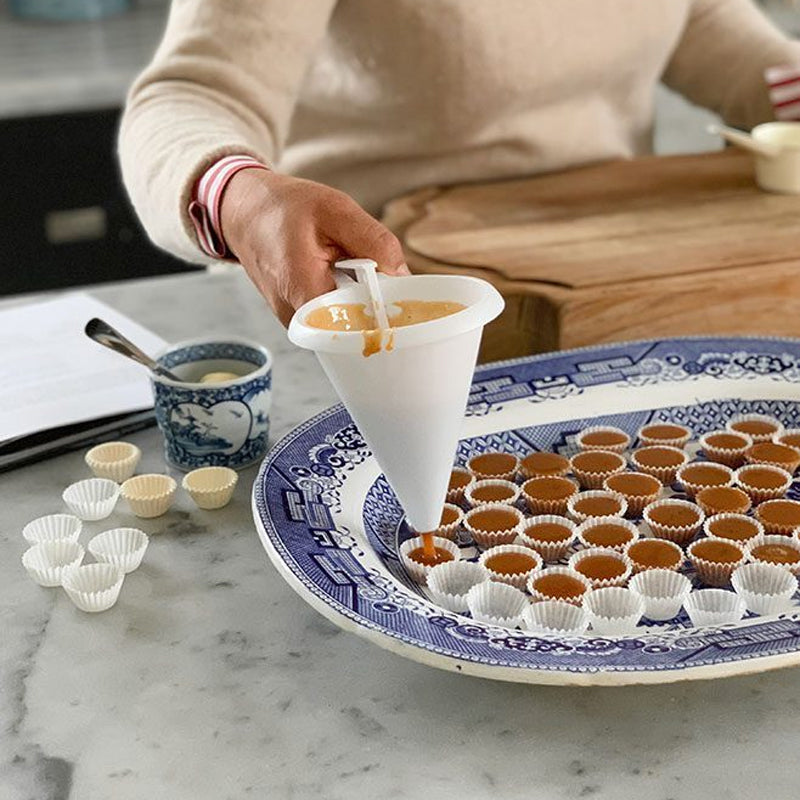 CreamFlow | Siliconen maatbeker trechter – hittebestendig en antiaanbaklaagSiliconen maatbeker trechter – hittebestendig en antiaanbaklaag