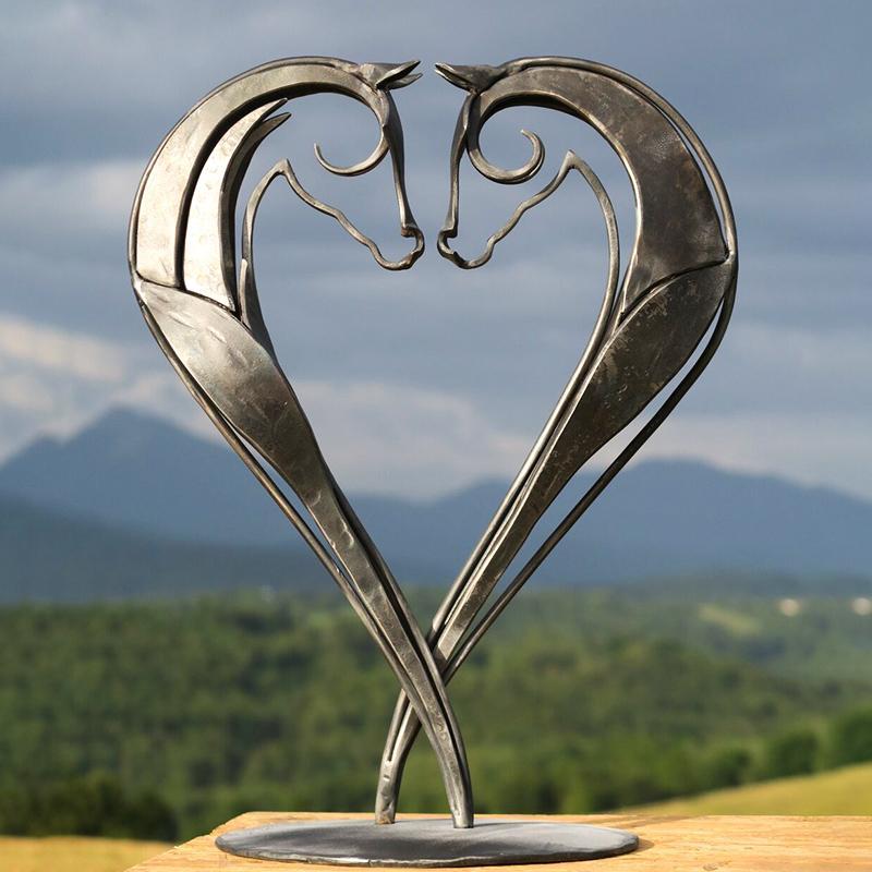 Equestro | Tuinpaardbeeldhouwwerk - Decoratief metalen buitenpaardbeeld voor in de tuin