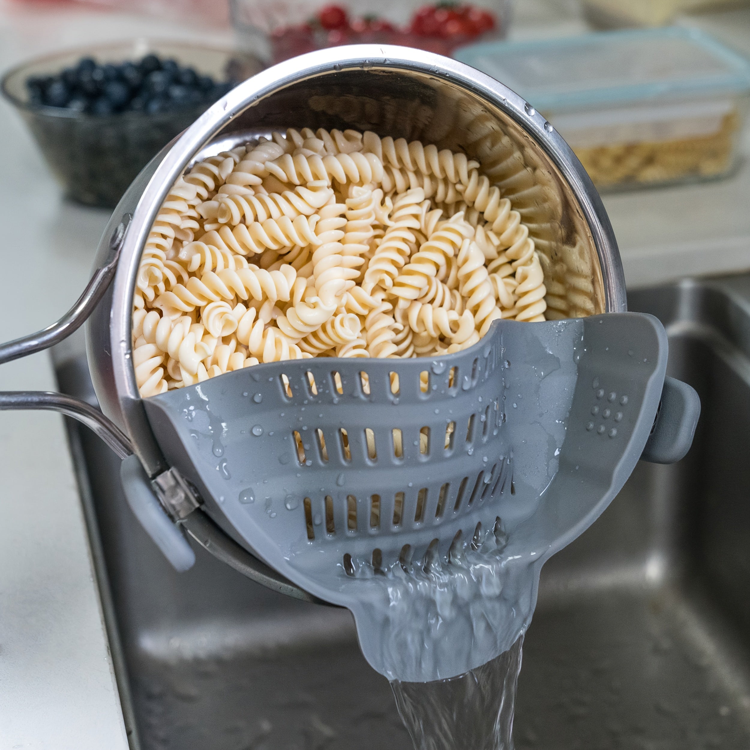 SnapStrain | Clip-on pot- en pannenzeef – Duurzame plastic vergiet voor pasta, groenten en fruit