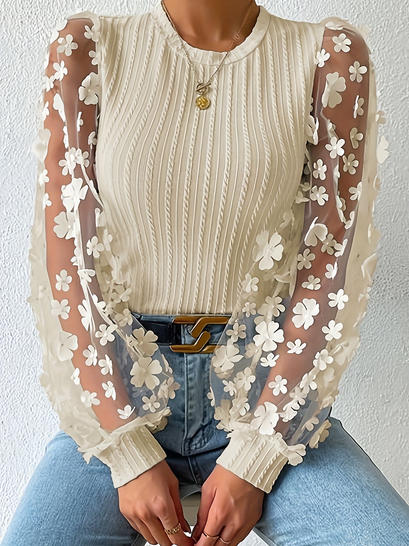 Delyssa | Damesblouse met structuur en ronde hals – met lichtgewicht mesh-details