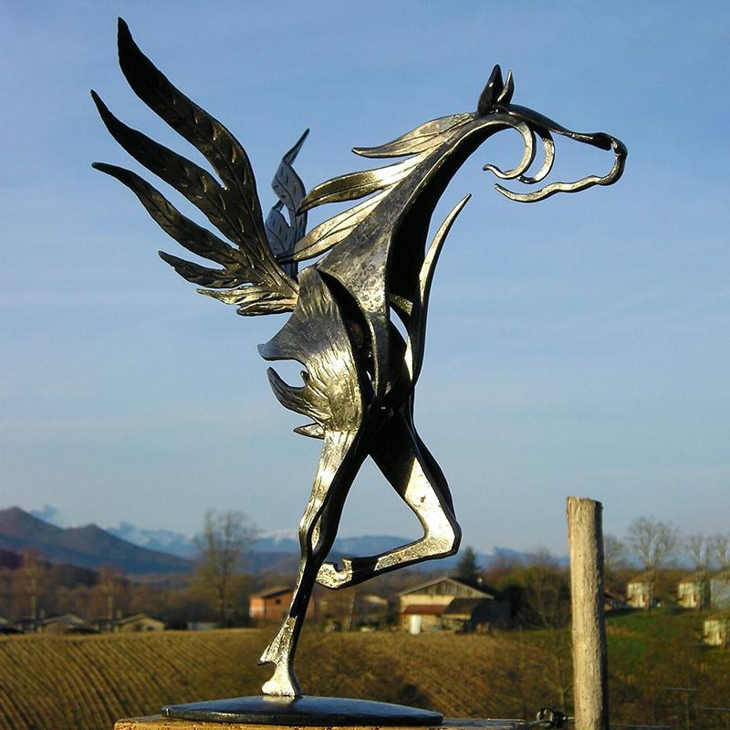 Equestro | Tuinpaardbeeldhouwwerk - Decoratief metalen buitenpaardbeeld voor in de tuin