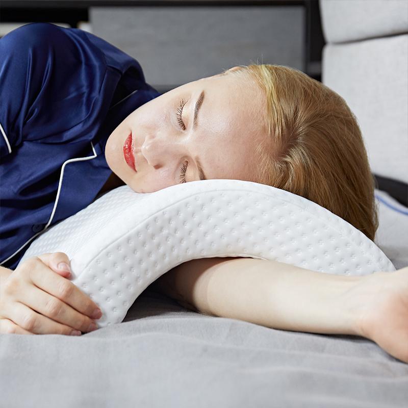 CuddleCradle | Langzaam terugverend kussen voor koppels – Armsteun en comfortkussen voor zijslapers