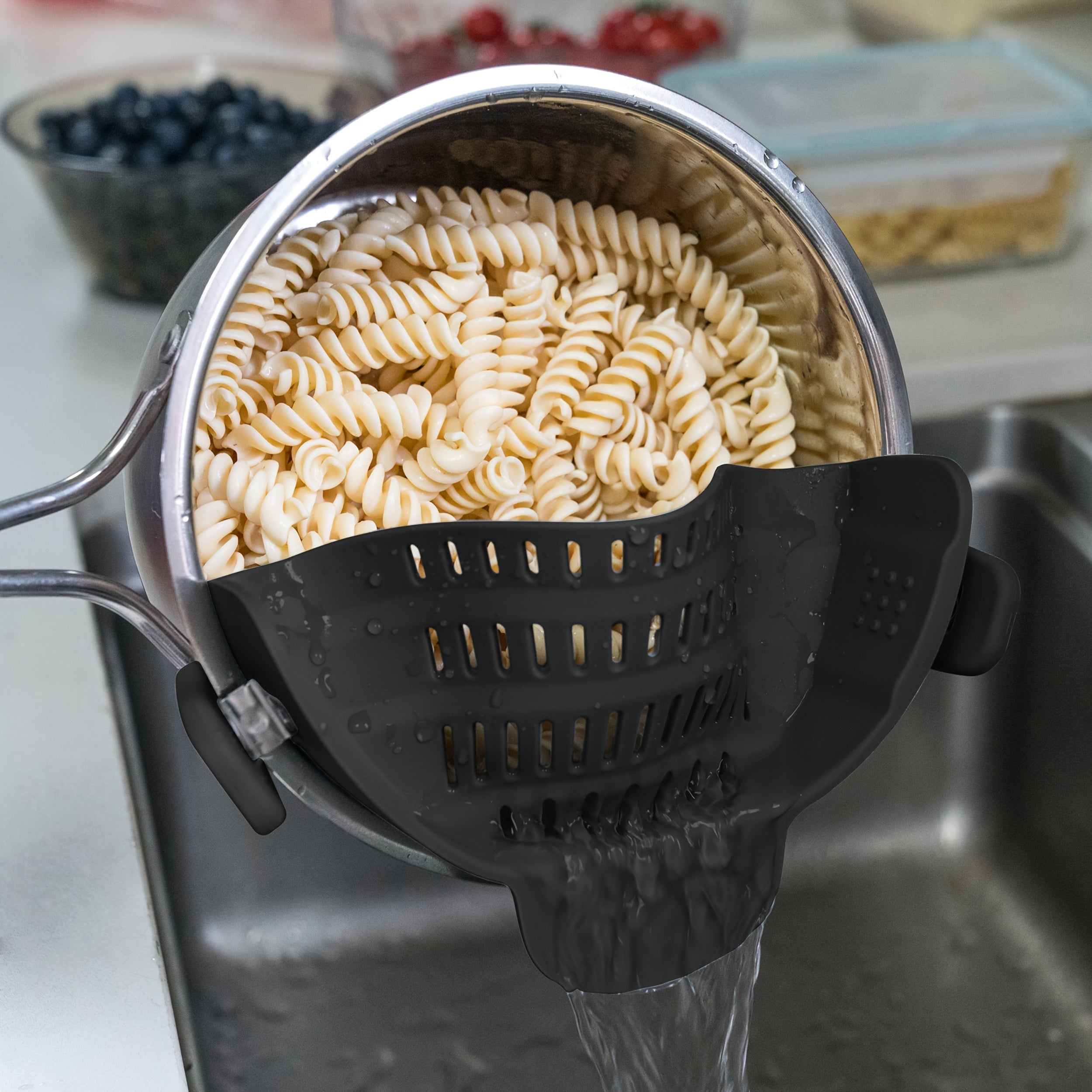 SnapStrain | Clip-on pot- en pannenzeef – Duurzame plastic vergiet voor pasta, groenten en fruit