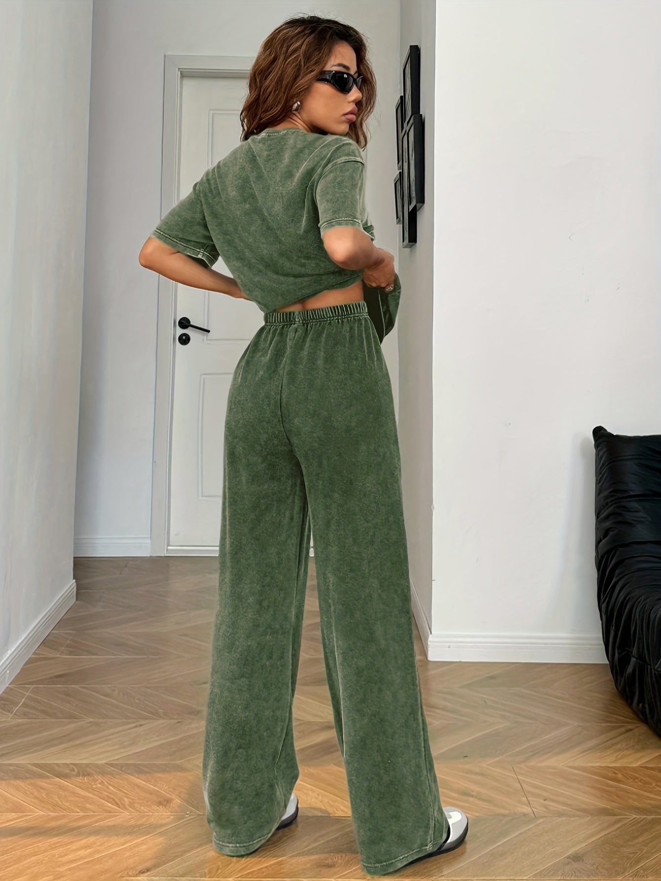 Avenia | Casual tweedelig setje, T-shirt met korte mouwen en ronde hals & broek