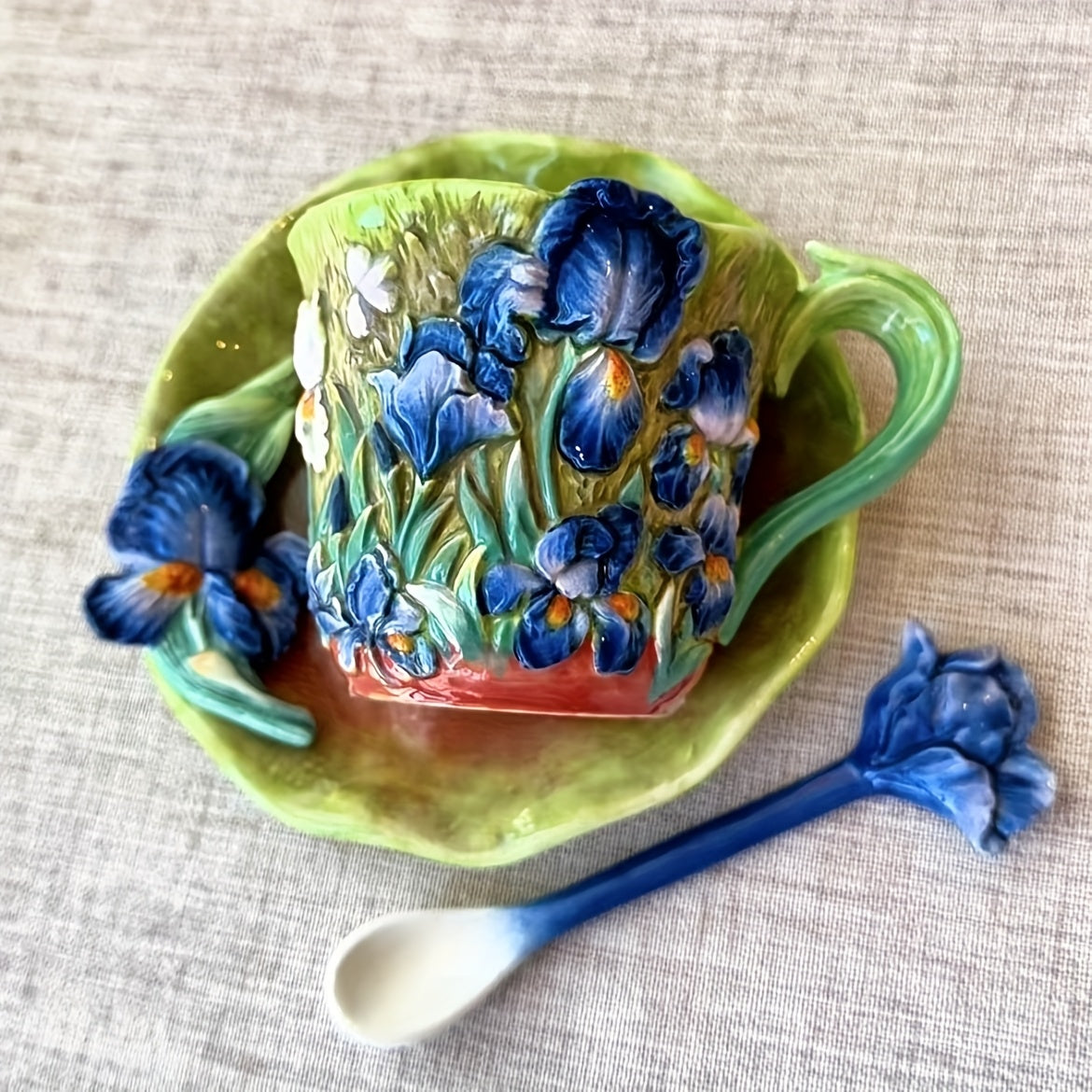 ImpreSip | Handgeschilderde Van Gogh keramische kop en schotel set – 3D zonnebloemen, irissen en sterrennachtontwerp