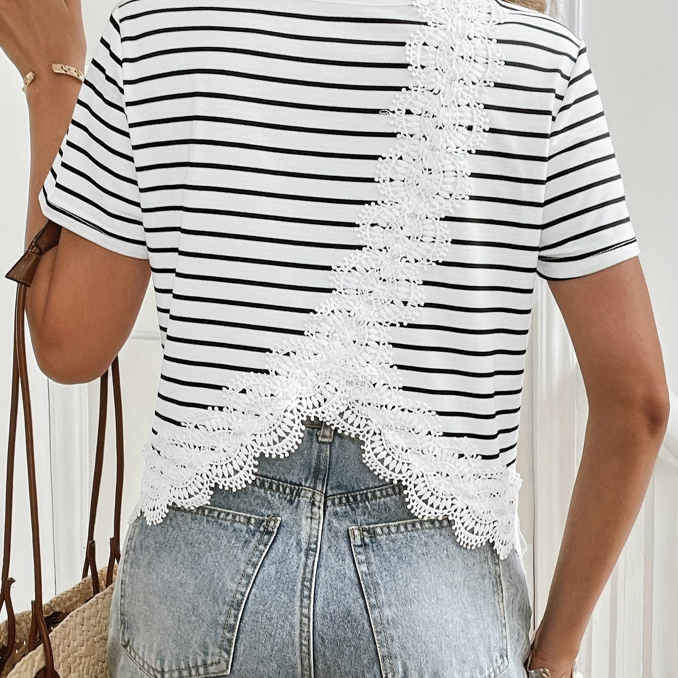 Avenly | Gestreepte T-shirt met kanten rug voor dames – Casual top met korte mouwen