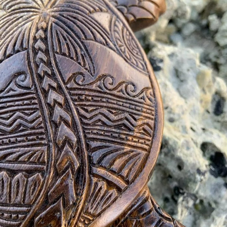TimberShell | Houten schildpad ornament – Handgemaakt houten beeldhouwwerk, Hawaiiaanse stijl, decoratief beeldje