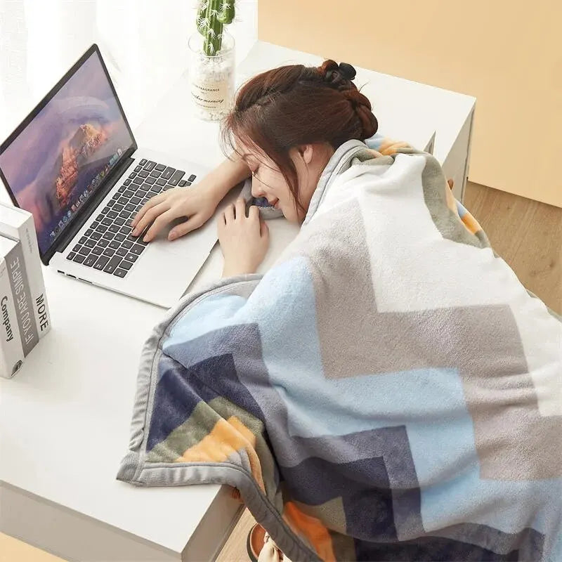 ComfyWrap | Pluche flanellen deken – zachte, knusse, lichtgewicht deken voor op bed, bank en onderweg