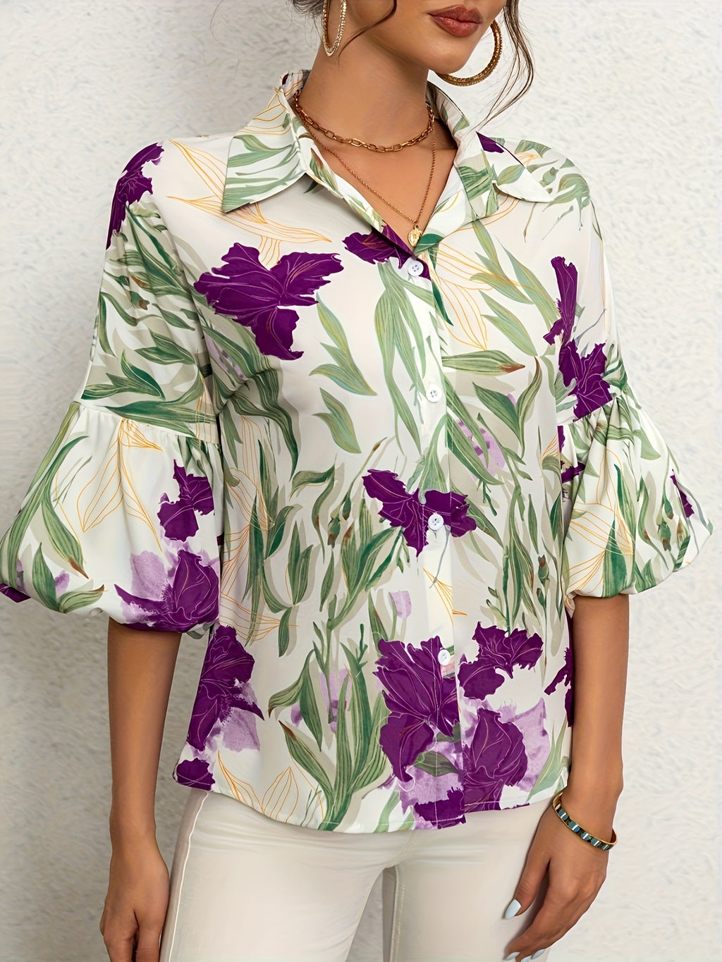 Nerina | cElegante damestop – Casual blouse met orchideeënprint en lantaarnmouwen