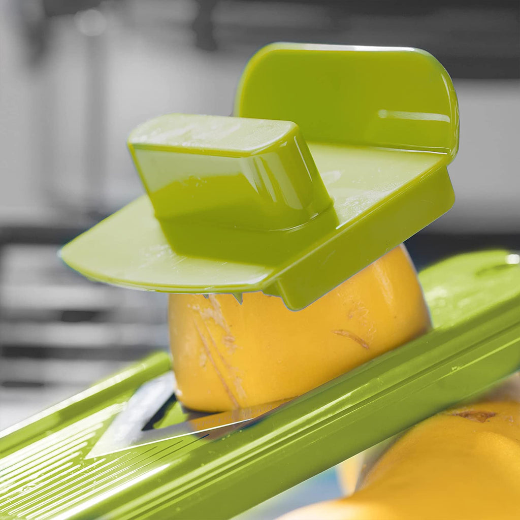 CutNest | 12-in-1 slimme groentesnijder – veilige, snelle snijder met meerdere messen en opbergruimte