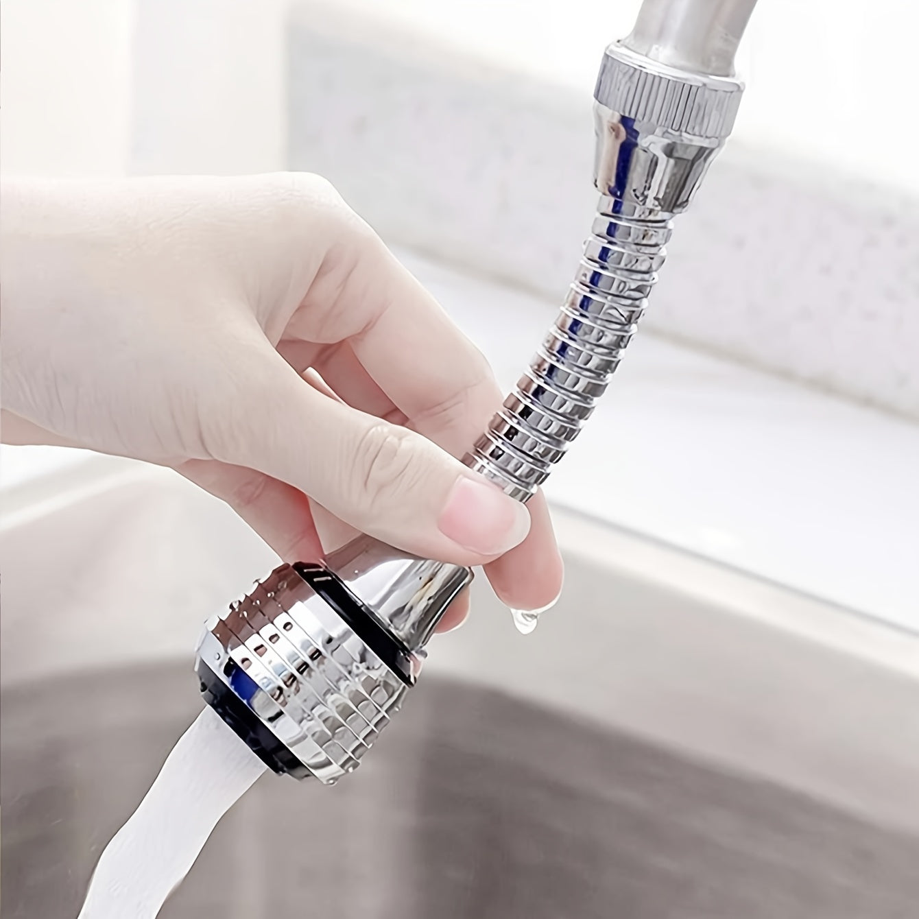 FlexiSpout | Keukenkraanverlenging - Universele anti-spat, 360° draaibaar, wastafeladapter
