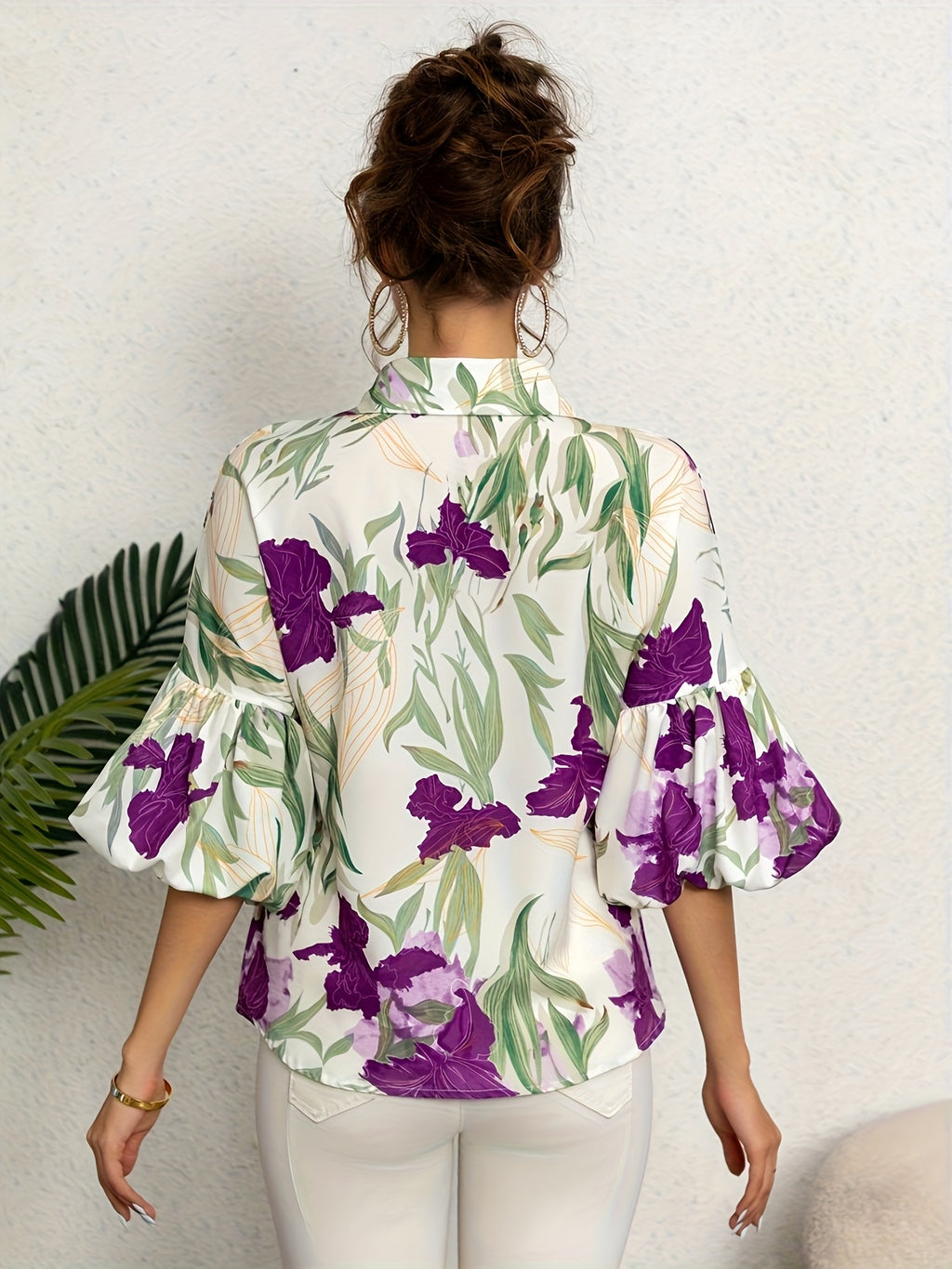 Nerina | cElegante damestop – Casual blouse met orchideeënprint en lantaarnmouwen