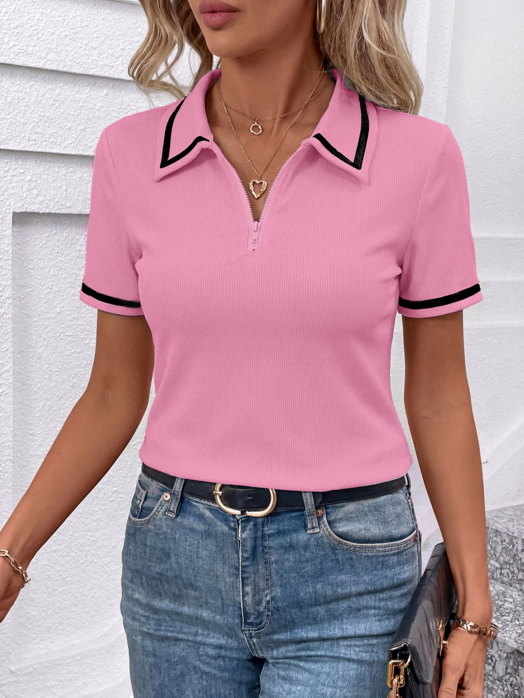 Aisla | Gestreepte poloshirt met korte mouwen voor dames – Elegante casual top met slanke pasvorm