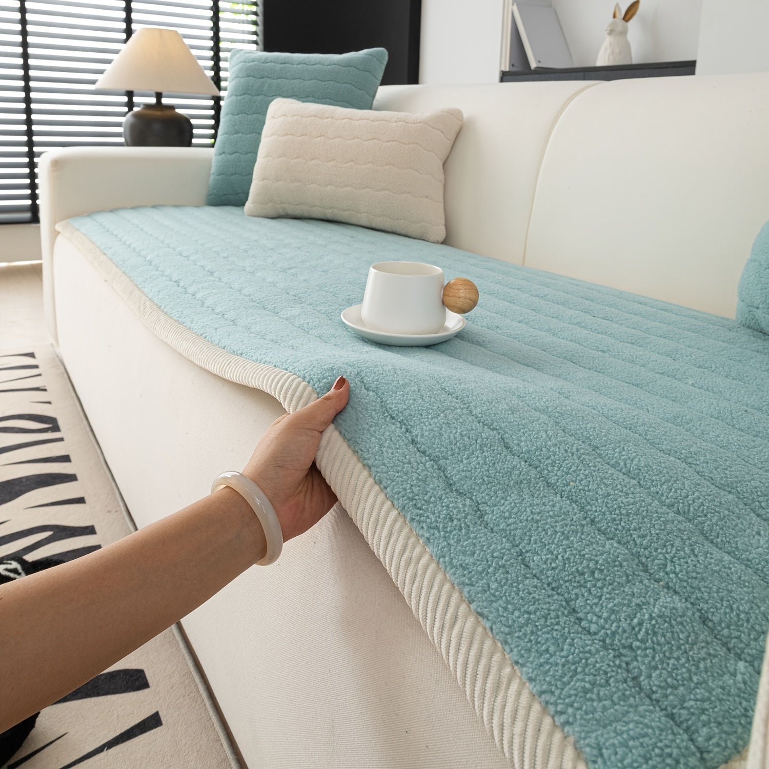 SnugWrap | Slipvaste Sofa Overtrek van Dik Pluche - Machinewasbaar, Huisdiervriendelijke Bankbeschermer voor de Woonkamer