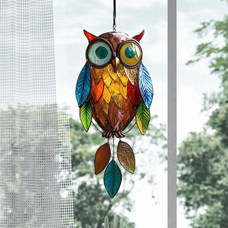OwlAura | Hangende uil decoratie – Kleurrijke hars bladvang windgong, metalen tuin- en raamdecoratie