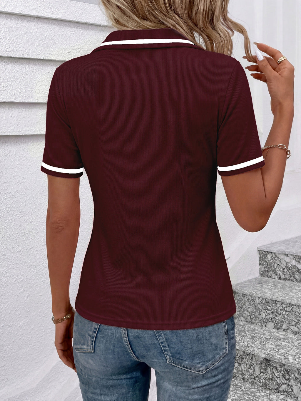 Aisla | Gestreepte poloshirt met korte mouwen voor dames – Elegante casual top met slanke pasvorm