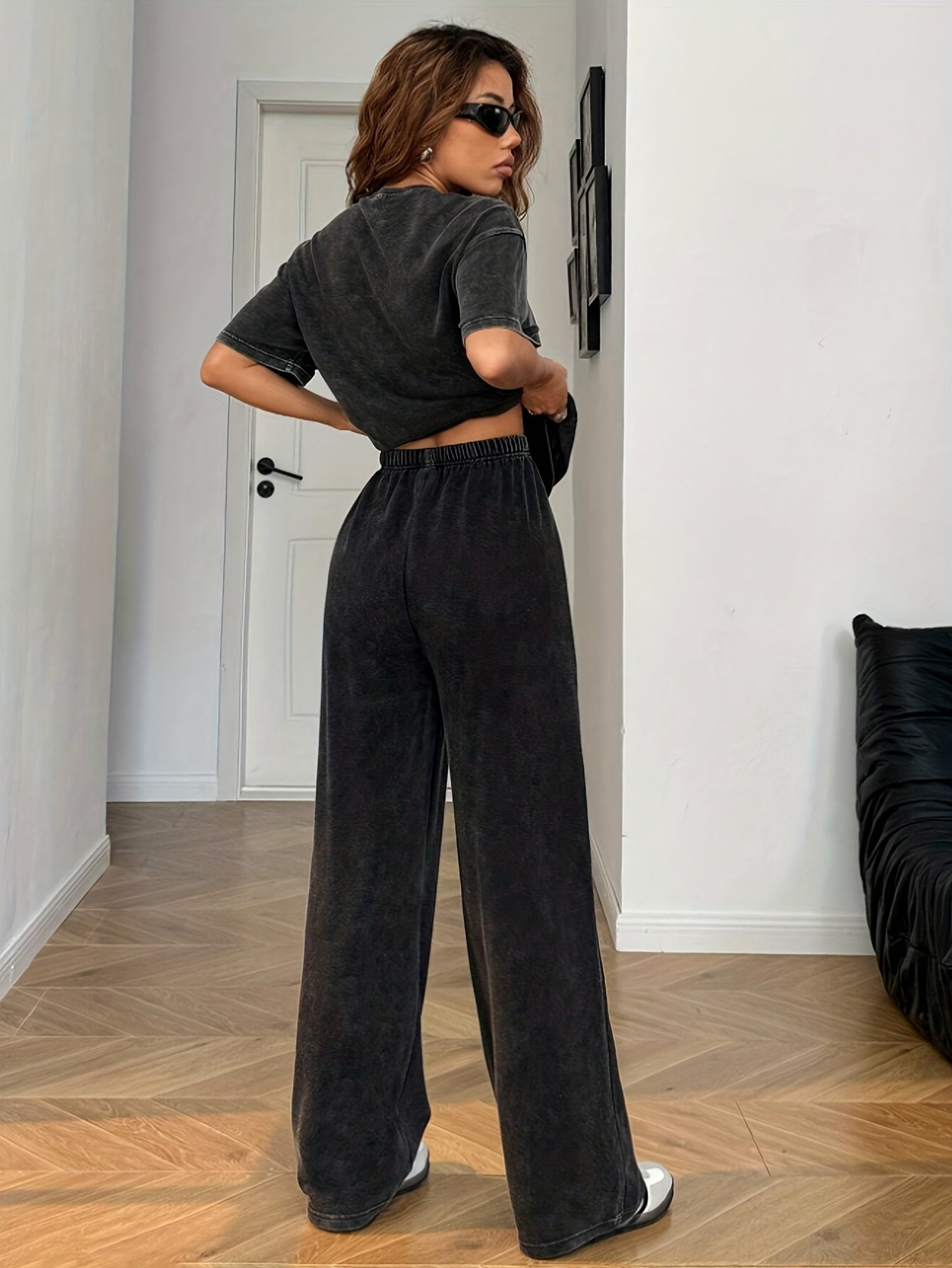 Avenia | Casual tweedelig setje, T-shirt met korte mouwen en ronde hals & broek