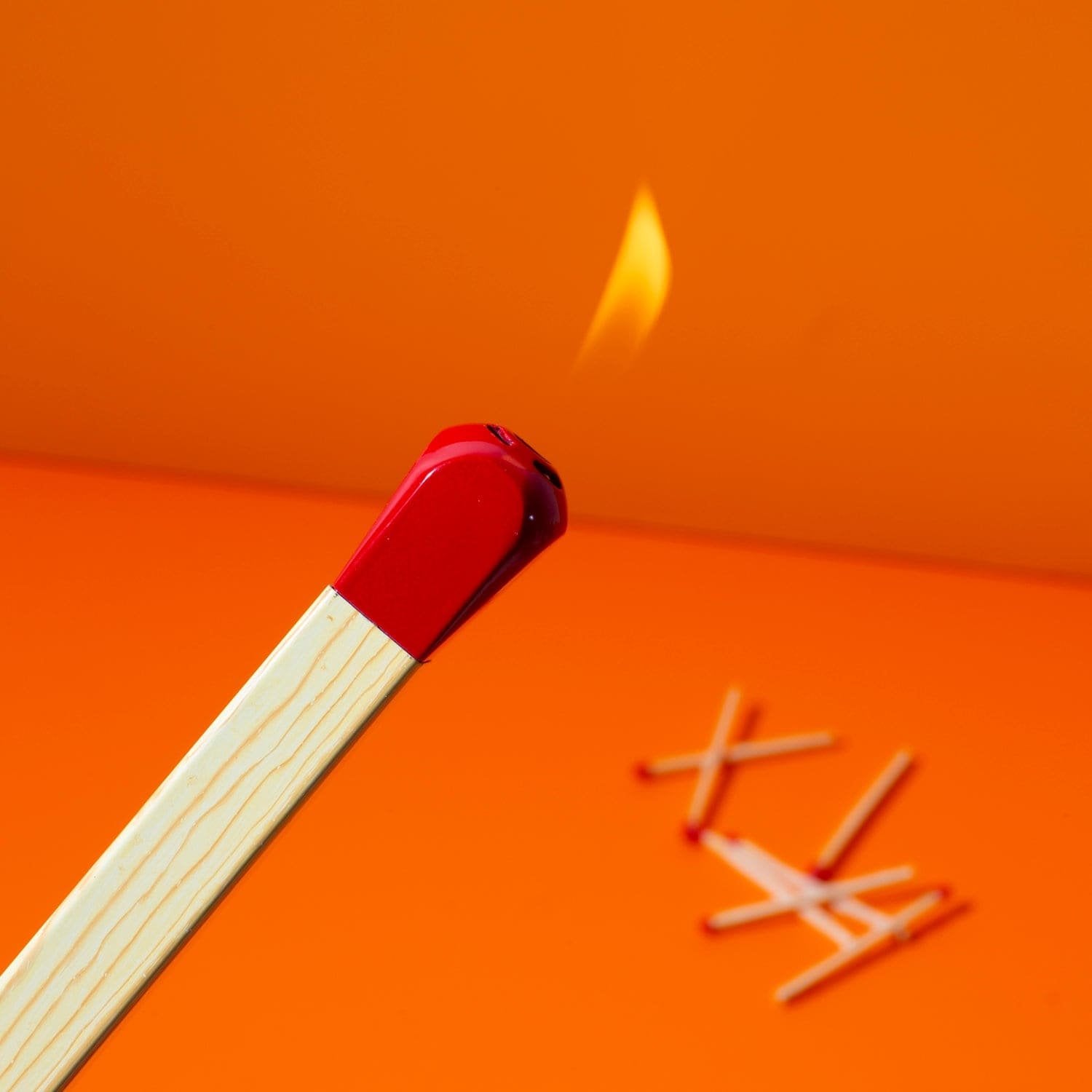 BlazeMatch | Navulbare Butaan Aansteker - Elegant Match Ontwerp, Regelbare Vlam, Perfect voor Kaarsen & Grills
