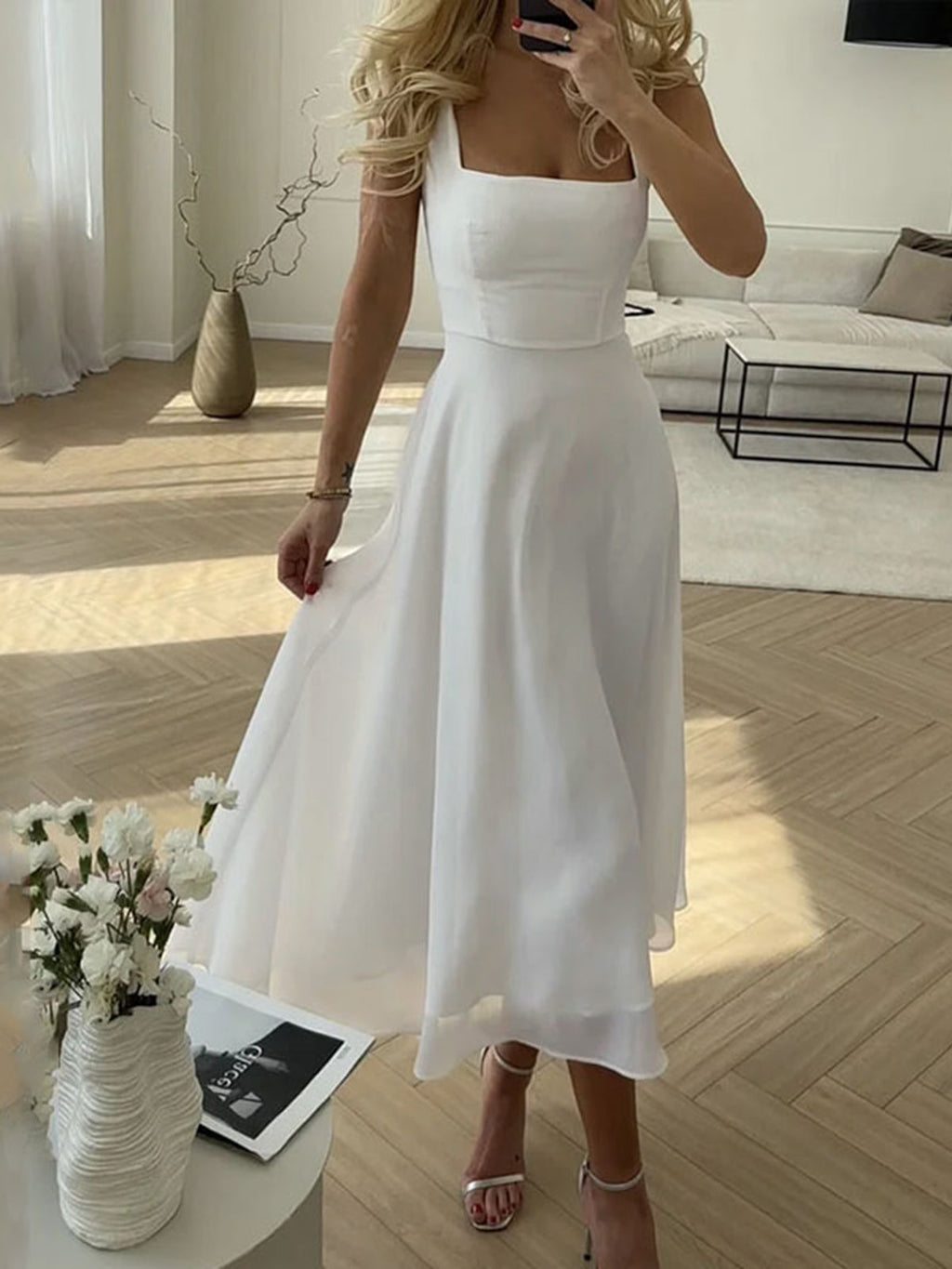 Kimi | Soepelvallende midijurk voor dames – Mouwloze, elegante zomerjurk met vierkante halslijn