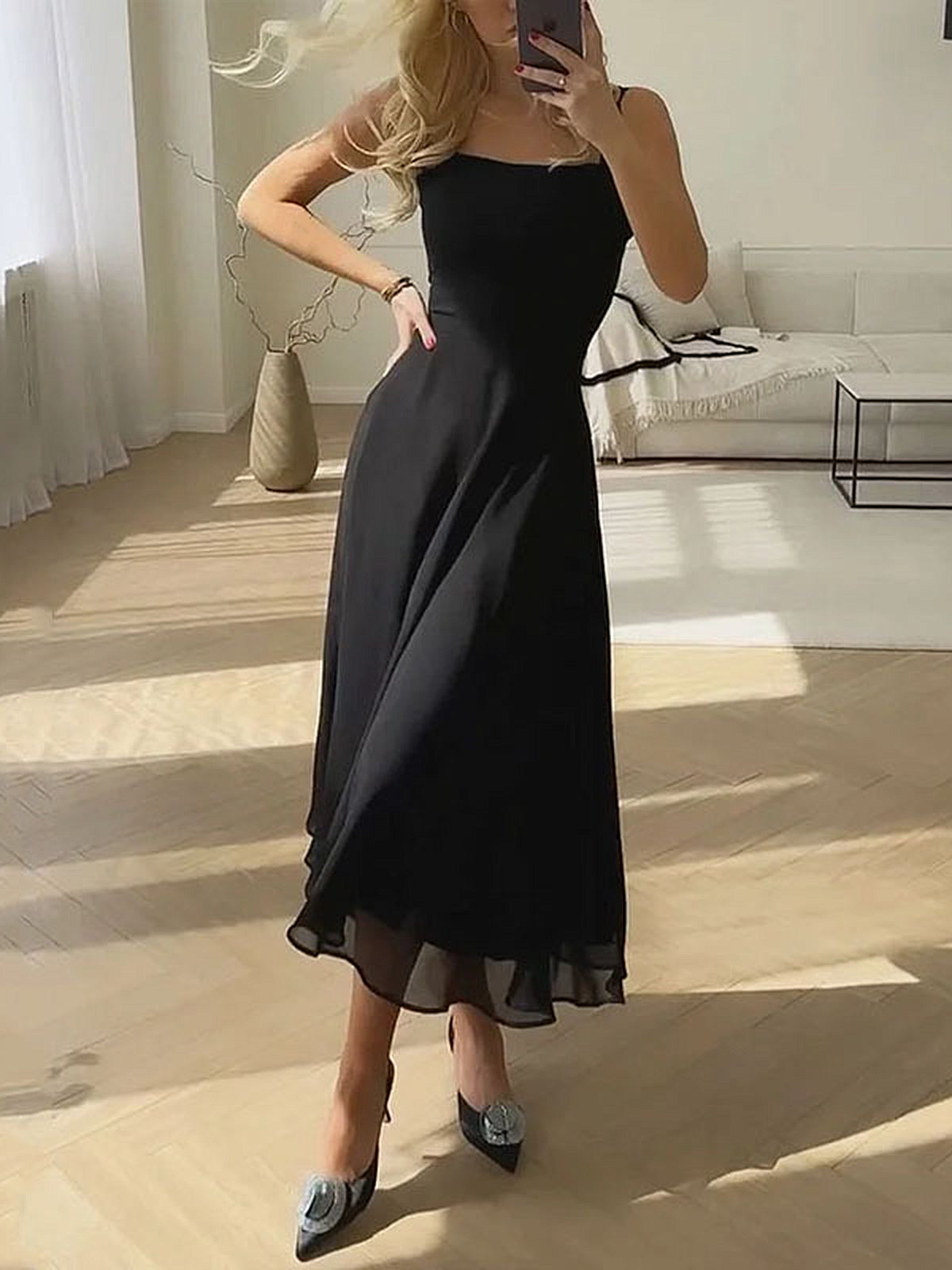 Kimi | Soepelvallende midijurk voor dames – Mouwloze, elegante zomerjurk met vierkante halslijn