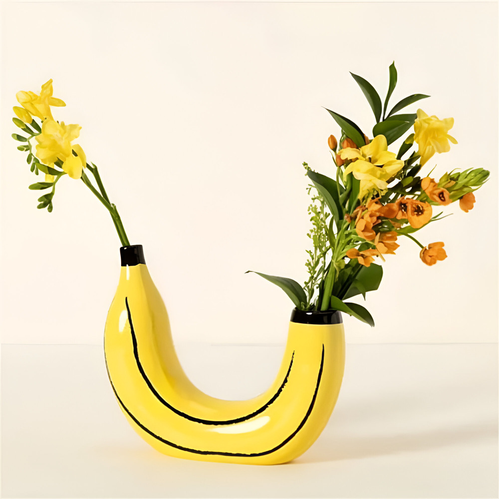 Crescenta | Banaanvormige decoratieve vaas – gemaakt van hars, stijlvolle woondecoratie
