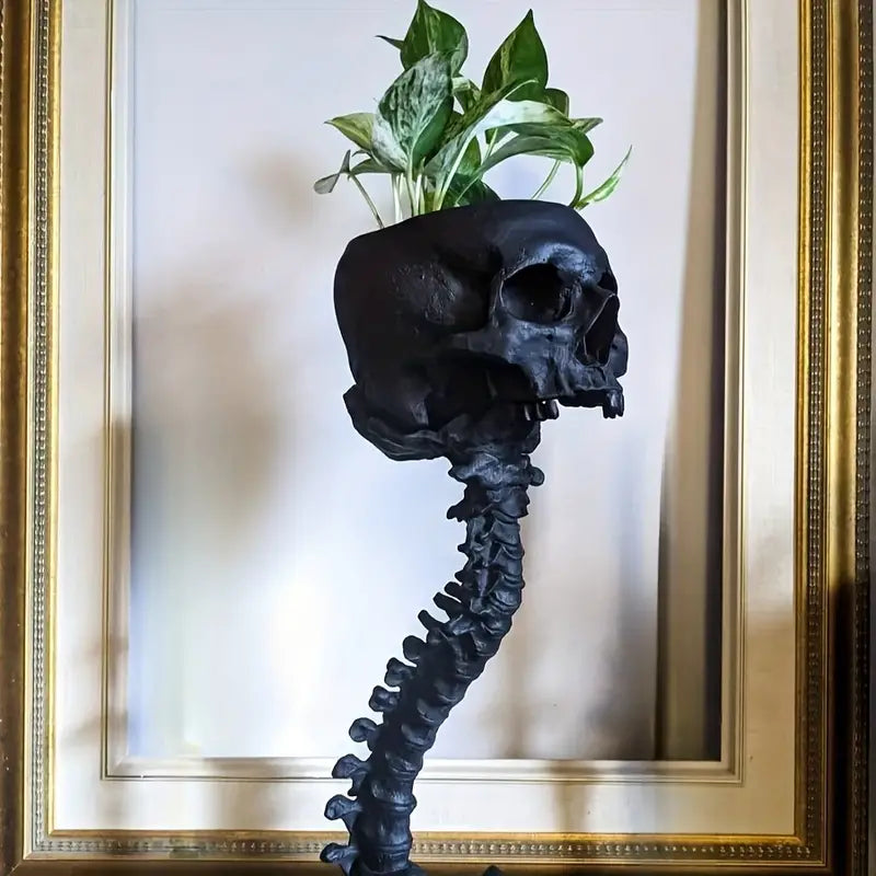 BoneBloom | Planter met schedel en ruggengraat