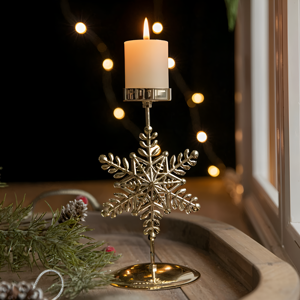 YuletideShine | Vintage gouden kerstkaarsenhouder – Metallic feestelijke decoratie voor thuis en feesttafels